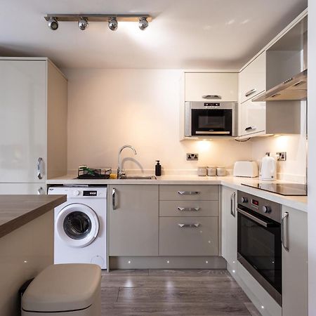 Modern 2 Bed Apartment Near Gatwick Crawley  Exterior photo