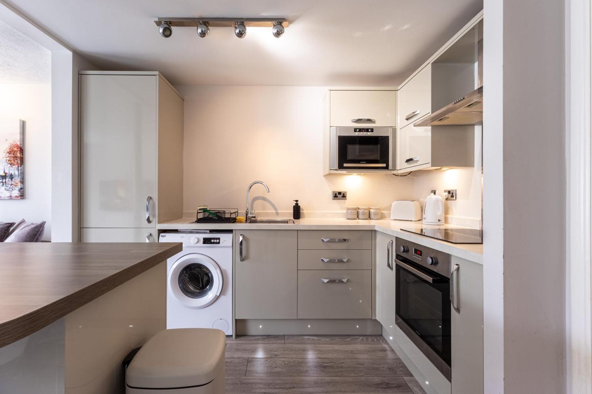 Modern 2 Bed Apartment Near Gatwick Crawley  Exterior photo