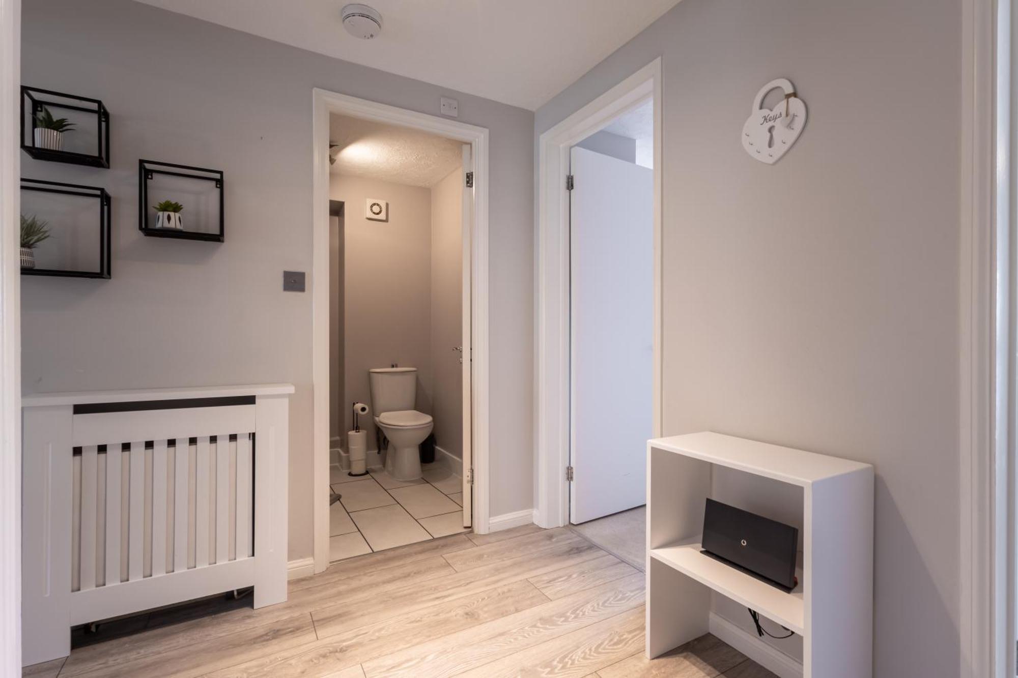 Modern 2 Bed Apartment Near Gatwick Crawley  Exterior photo