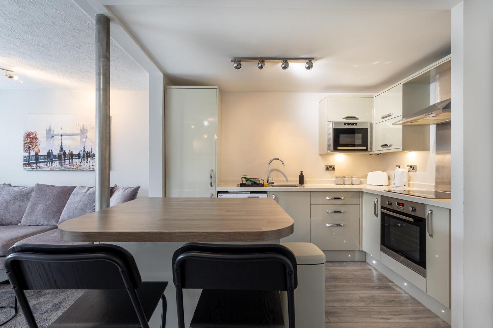 Modern 2 Bed Apartment Near Gatwick Crawley  Exterior photo
