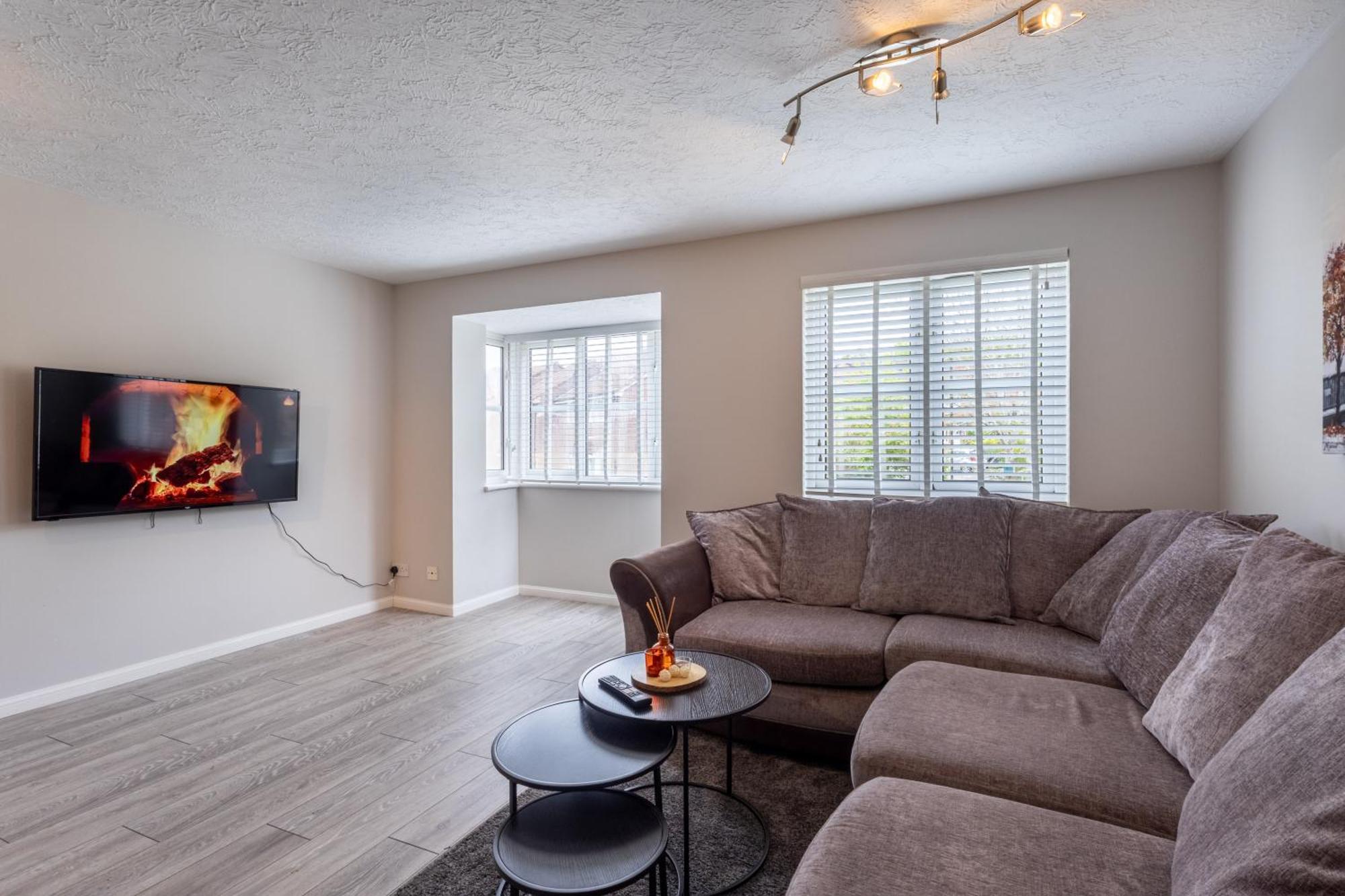 Modern 2 Bed Apartment Near Gatwick Crawley  Exterior photo