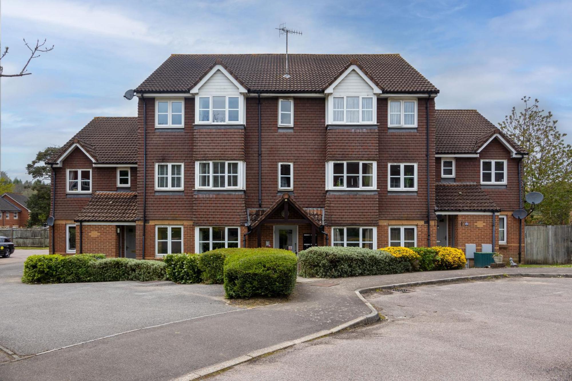 Modern 2 Bed Apartment Near Gatwick Crawley  Exterior photo