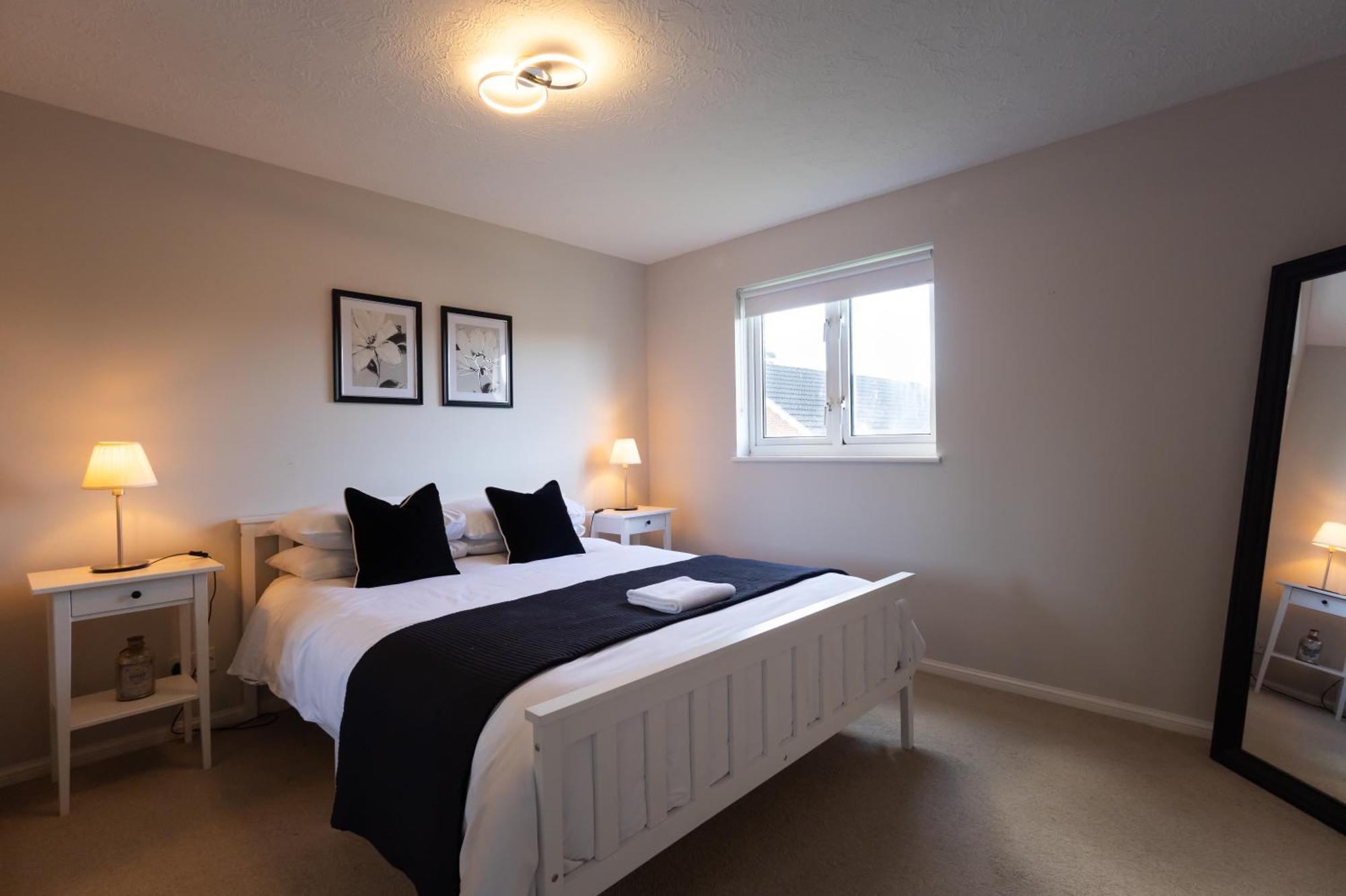 Modern 2 Bed Apartment Near Gatwick Crawley  Exterior photo