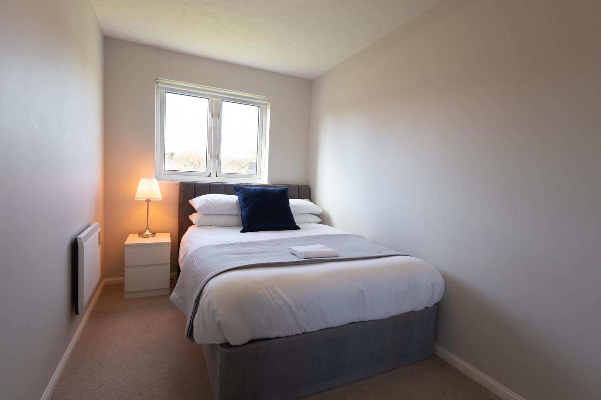 Modern 2 Bed Apartment Near Gatwick Crawley  Exterior photo